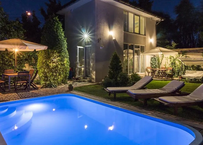 Konukevi Butterfly Wing